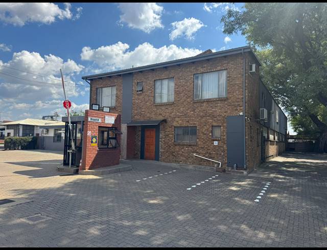 750M² WAREHOUSE TO LET IN HERMANSTAD